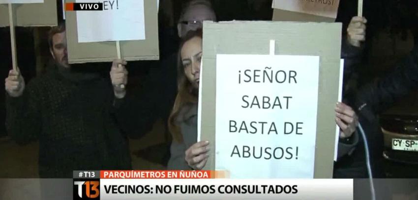 Vecinos se manifiestan contra la instalación de parquímetros en Ñuñoa