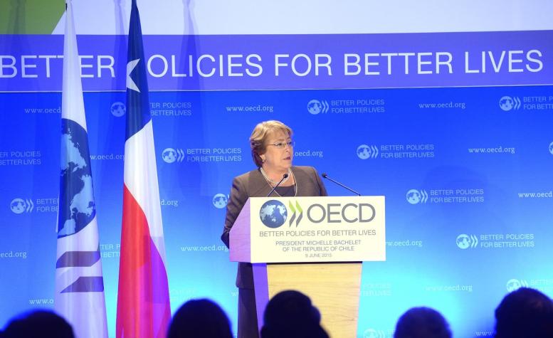 Bachelet dice ante la OCDE que Chile está centrado en erradicar la corrupción