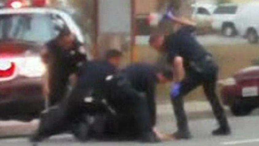 [VIDEO] Filman nuevo incidente de violencia policial en EE.UU.