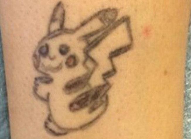 Una tatuadora encontró la forma más ingeniosa de cubrir un terrible tatuaje Pokémon