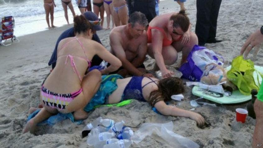 Dos jóvenes pierden extremidades en ataques de tiburón en una playa de EE.UU.