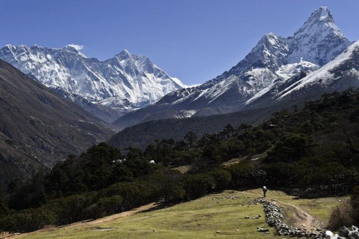 Terremoto en Nepal habría desplazado 3 centímetros al Everest