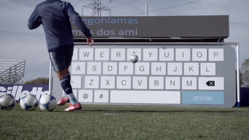 [VIDEO] Kun Agüero responde a sus fans de Twitter con remates al arco