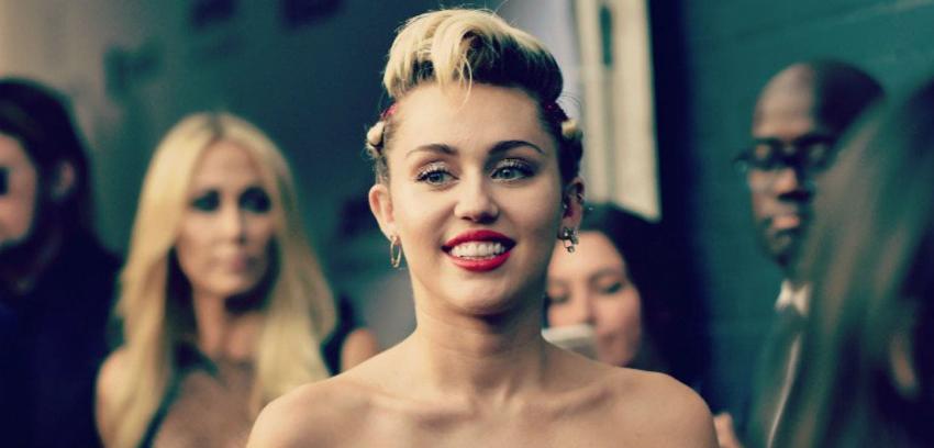 Miley Cyrus recauda 75 mil euros gracias a la portada de Caitlyn Jenner