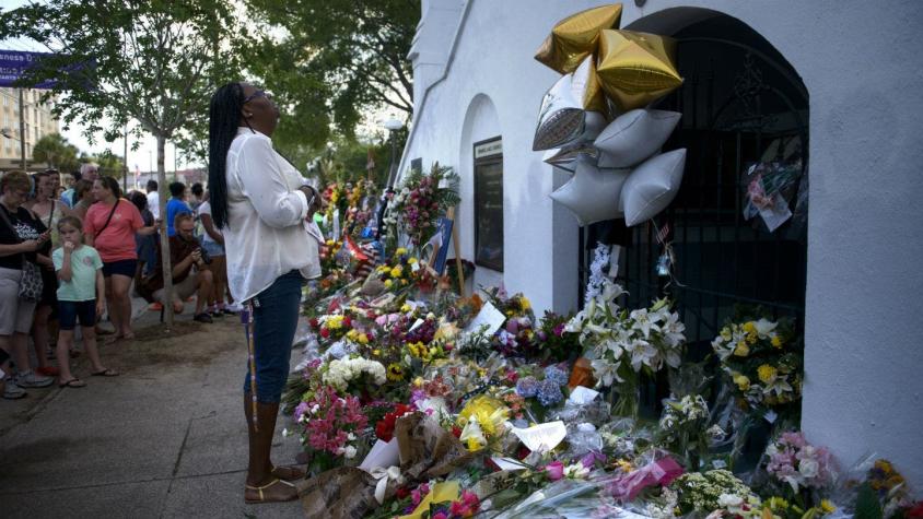 Cientos de personas rinden homenaje a las víctimas de tiroteo en Charleston