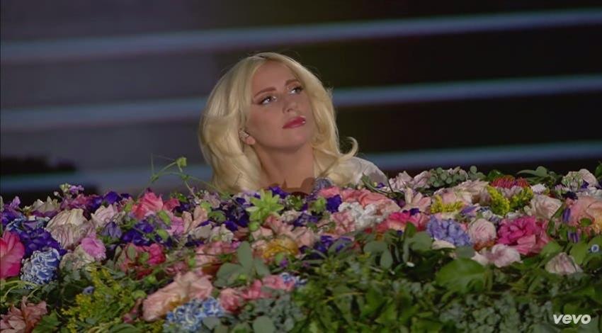 Lady Gaga sorprende cantando "Imagine" en apertura de Juegos Europeos 2015
