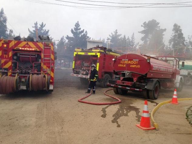 Se mantiene Alerta Roja en comuna de Valparaíso por incendio forestal con tres focos activos