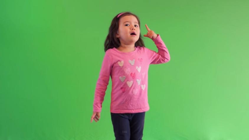 [VIDEO] Niña de 3 años replica discurso viral de Shia Lebeouf