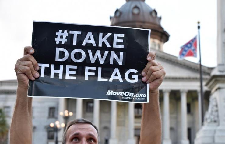 La gobernadora de Carolina del Sur llama a retirar la bandera confederada del Capitolio