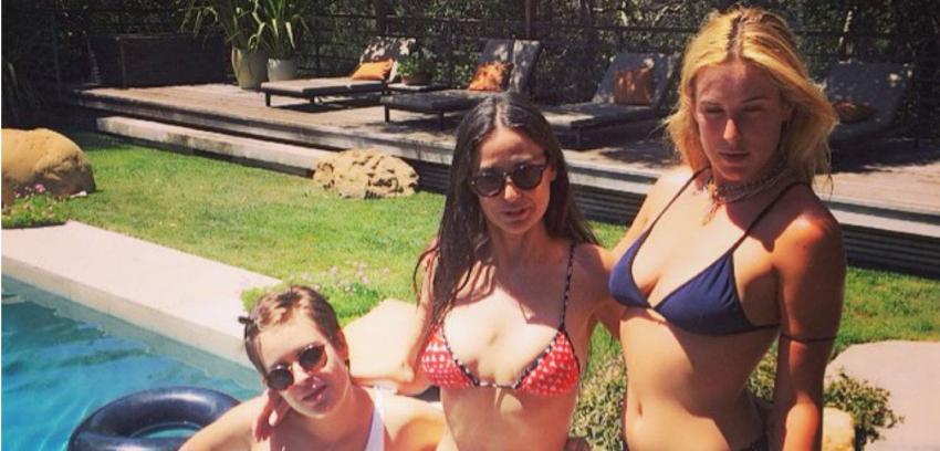 Demi Moore impacta luciéndose en bikini a sus 52 años