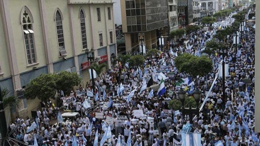 [FOTOS] En Quito y Guayaquil marchan nuevamente contra Rafael Correa