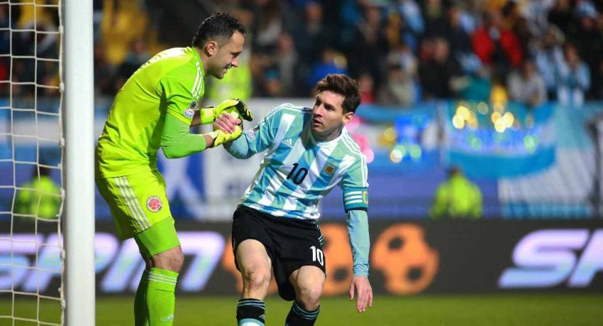[VIDEO] Estas tapadas hicieron lucir al portero David Ospina contra Argentina