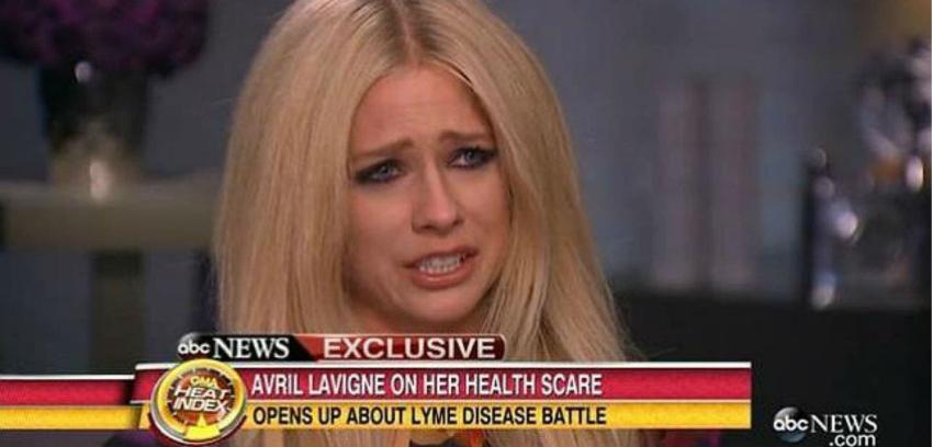 Avril Lavigne llora en TV al hablar por primera vez de su enfermedad