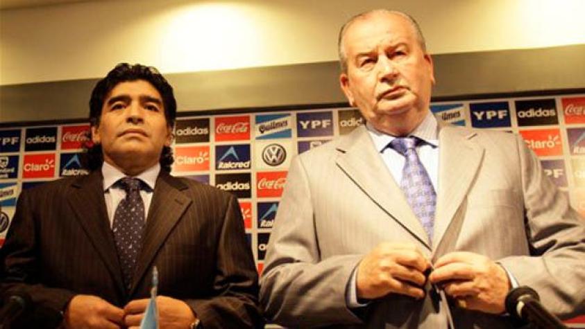 Diego Maradona : "En el 90 Grondona nos entregó como nos entregaron los chilenos en las Malvinas"
