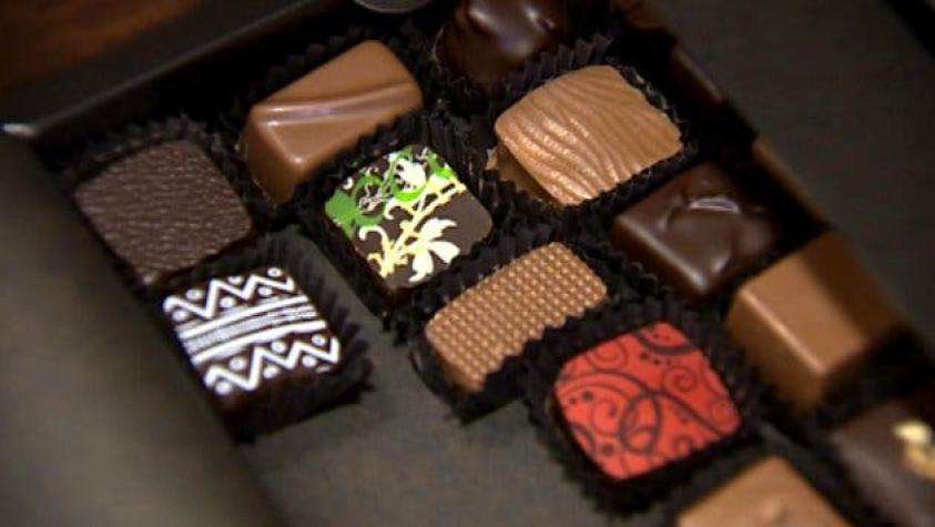 Comer chocolate disminuye el riesgo de enfermedades cardíacas