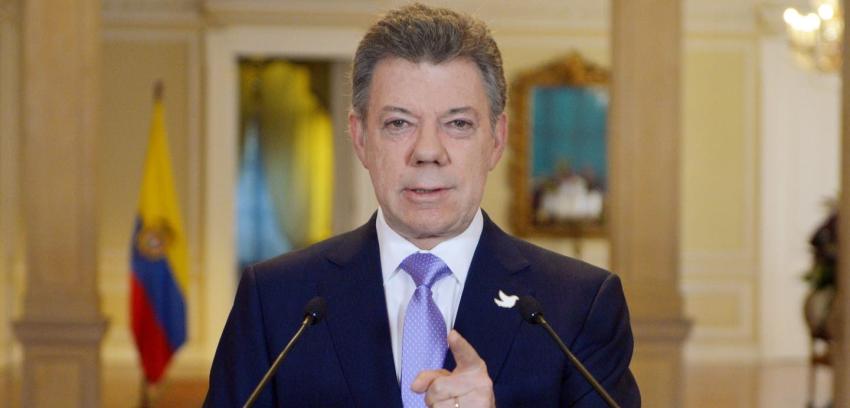 Santos dice que combatirá "terrorismo" en Colombia con Constitución y ofensiva militar