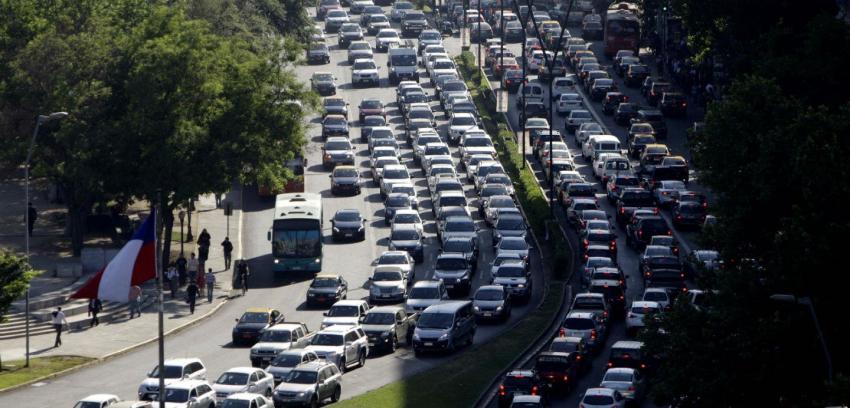 Regreso a clases: Santiago retoma régimen vehicular con circulación de 1,3 millones de automóviles
