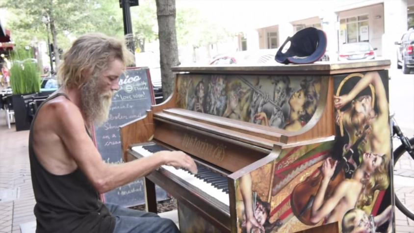 [VIDEO] Pianista sin hogar sorprende a habitantes de Florida