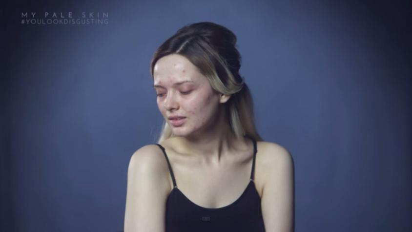 [VIDEO] El duro mensaje de una mujer que decidió mostrar su rostro sin maquillaje