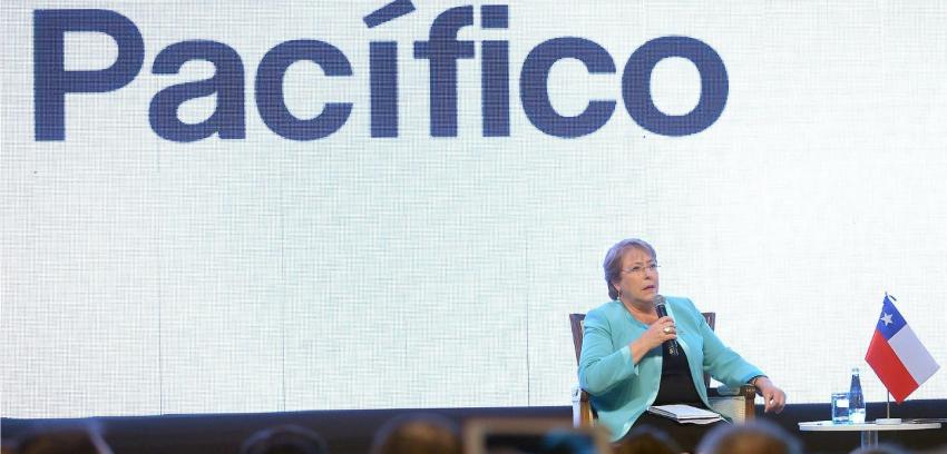 Bachelet defiende Carrera Docente, pero reconoce que "no tiene a todo el mundo contento"