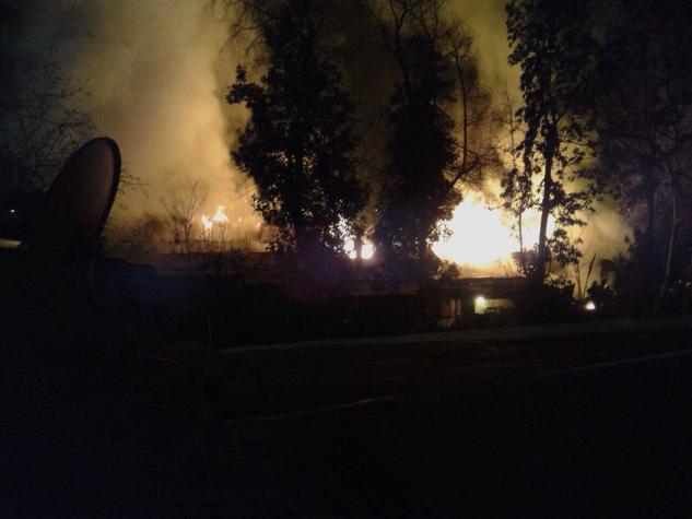 Incendio consume cuatro viviendas en Renca