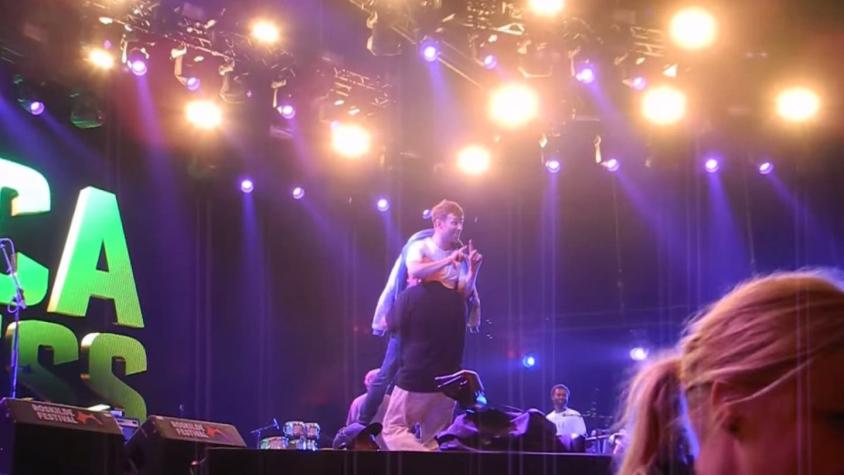 [VIDEO] Expulsan a Damon Albarn de escenario tras 5 horas de show