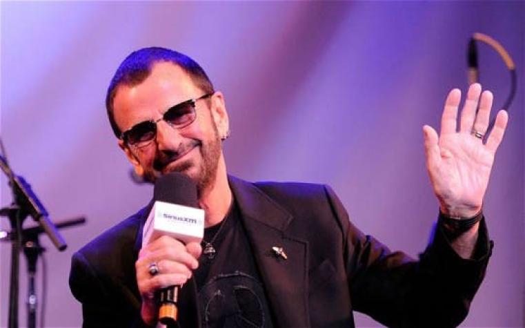 Ringo Starr celebra su cumpleaños frente a Capitol Records y transmite por Periscope