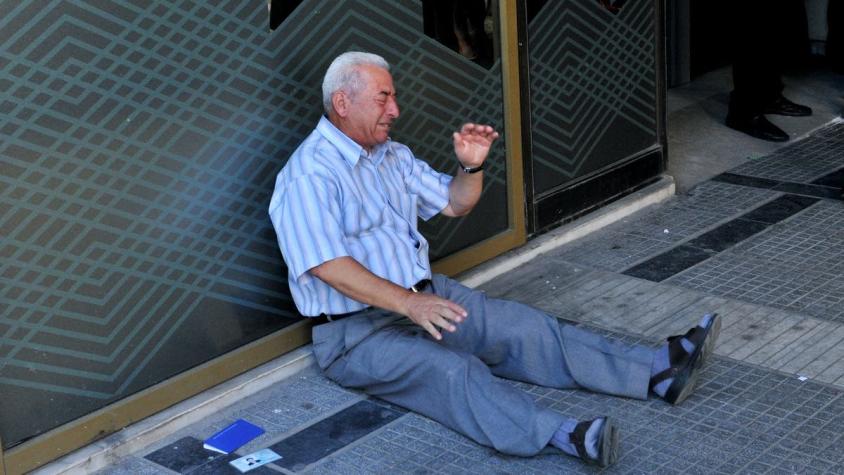 El jubilado más conocido de Grecia recibe ayuda de australiano tras viralizarse su imagen