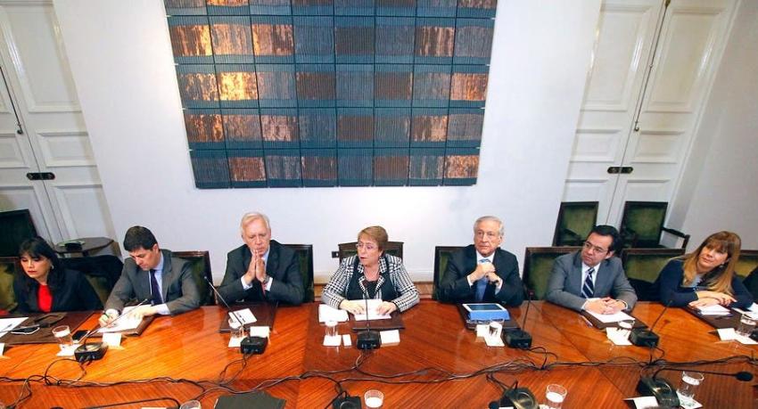 Bachelet encabeza cita clave para definir prioridades tras adverso escenario económico