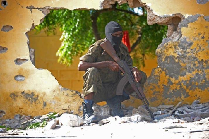 Ataques contra hoteles en Somalia dejan al menos 3 civiles y 3 atacantes muertos