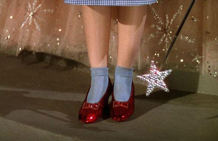 Ofrecen recompensa de 1 millón de dólares por recuperar los zapatos de la película de El Mago de Oz