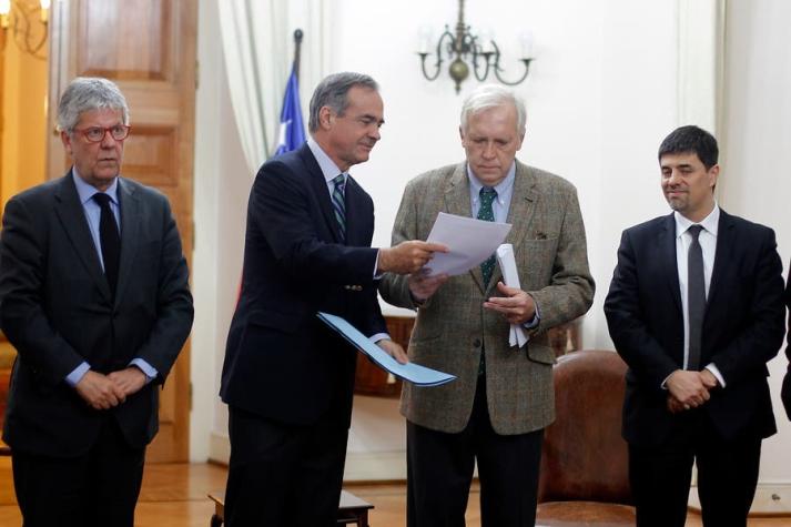 "Proceso Constituyente": Gobierno inicia proceso de diálogo y recibe propuesta de Ignacio Walker