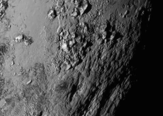 New Horizons fotografió montañas de hielo en Plutón