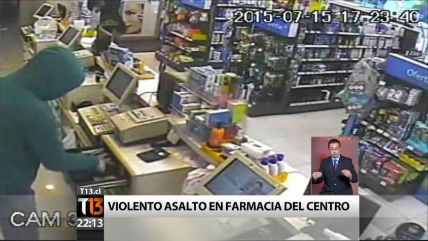 [VIDEO] Violento asalto en farmacia de Santiago