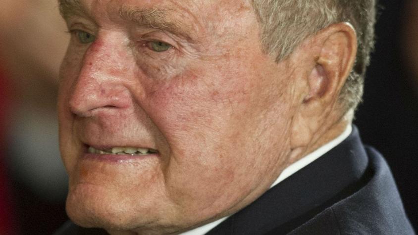 Ex presidente de EEUU George H.W. Bush fue hospitalizado tras sufrir caída