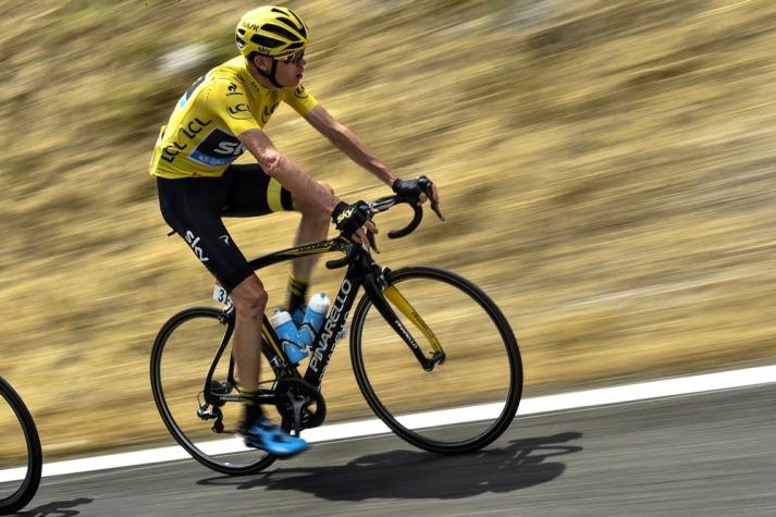 Tour de Francia: Británico Froome acusa que espectador le lanzó recipiente con orina