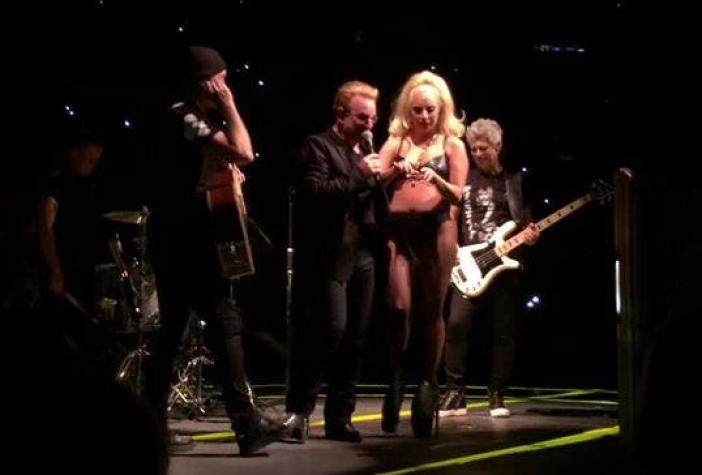 [VIDEO] Lady Gaga se subió al escenario para cantar junto a U2