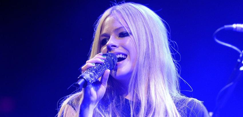 Avril Lavigne regresa a los escenarios tras vivir los meses más complicados de su vida