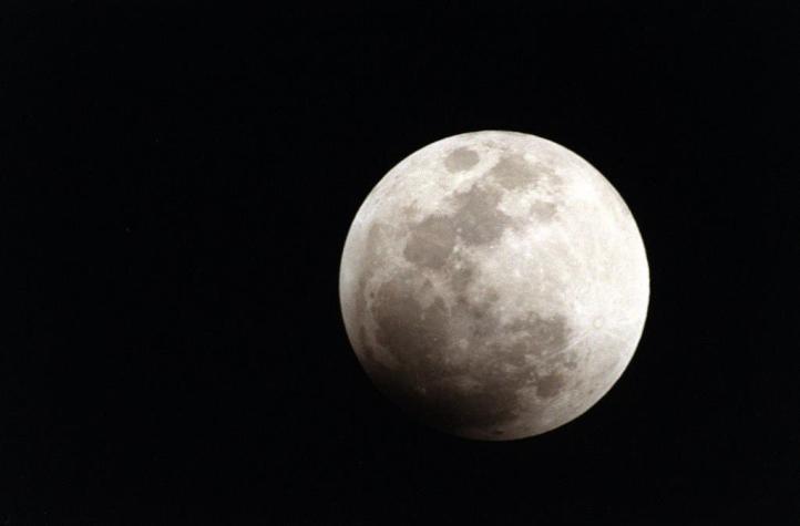 La inusual "Luna Azul" se dejará ver en el cielo este viernes