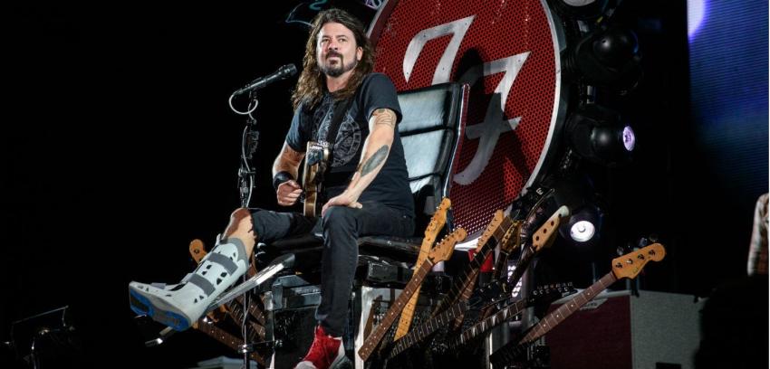 Mil fans italianos consiguen que Foo Fighters visite su pueblo