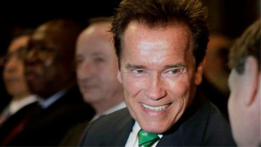 [VIDEO] Schwarzenegger confunde a Michelle Bachelet con presidenta de Argentina