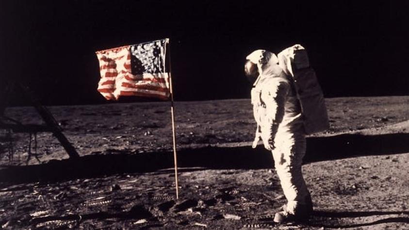 Astronauta Buzz Aldrin se burla en Twitter de quienes creen que viaje a la Luna fue un montaje