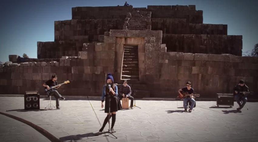 Joven peruana canta en quechua éxito de Michael Jackson y es furor en Youtube