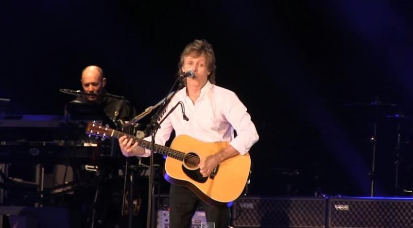 [VIDEO] Lollapalooza: Paul McCartney interpreta en solitario "FourFiveSeconds" de Rihanna