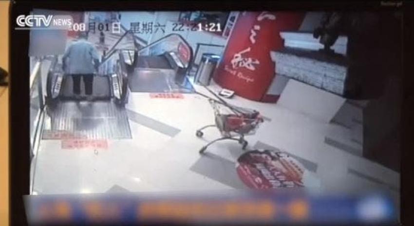 China: Hombre pierde su pie tras nuevo accidente en escalera mecánica