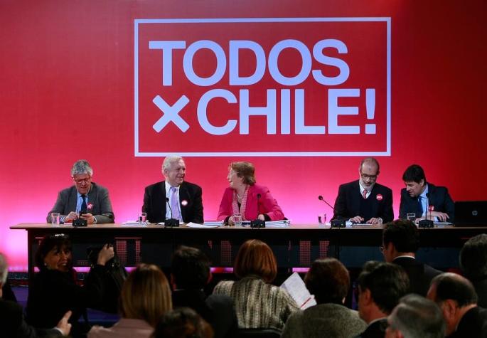 Bachelet confirma cambios a gratuidad y pide "unidad" en "segundo tiempo" del gobierno