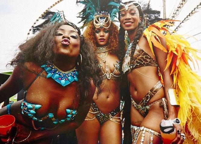 Rihanna deslumbra a sus fans y se luce en el carnaval de Barbados