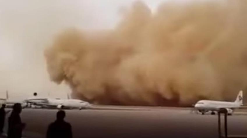 [VIDEO] Una tormenta de arena hace desaparecer un aeropuerto en Jordania