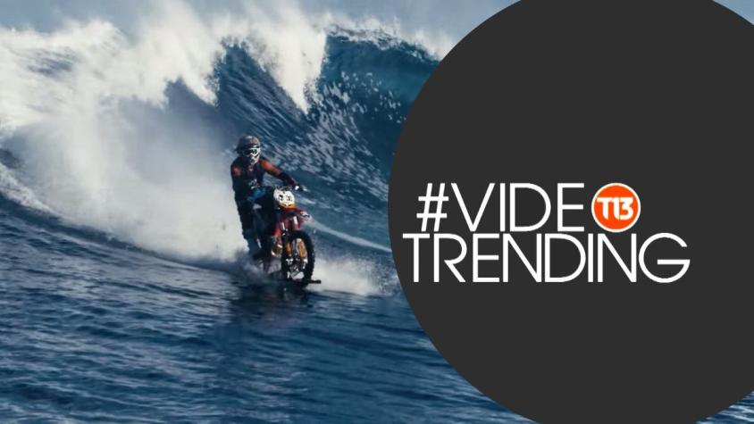[VIDEO] #VideoTrending: Doble de James Bond surfea sobre su moto en Tahití