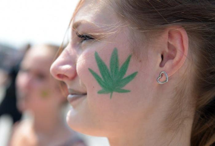 Miles de personas marchan en Berlín por la legalización del cannabis